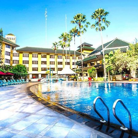 Prime Plaza Hotel Purwakarta Cikampek Eksteriør billede